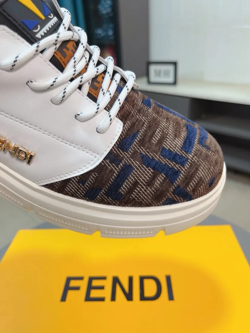 Factory price 420🌹🌹【FENDI】FENDI classic and comfortable men, this complex sneaker is made of soft calfskin➕genuine leather lining➕original ultra-light rubber material with rough outsole. This unique light and thin style is suitable for the casual and exquisite sensibility of this season. It is comfortable and natural on the feet. It is an everyday style for casual travel in autumn and winter! 38/44